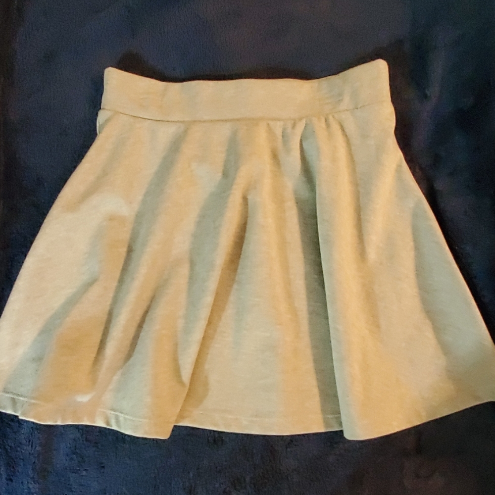 🛍 Closet clear out 🛍 Light gray miniskirt